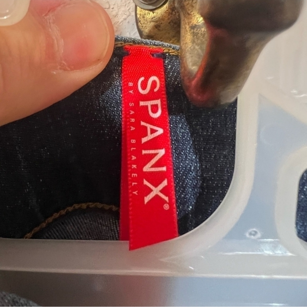 NWT Spanx Distressed High Rise Raw Hem Ankle Skinny Jeans Size Medium - Picture 7 of 9